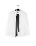 Camisa blanca con lazo negro